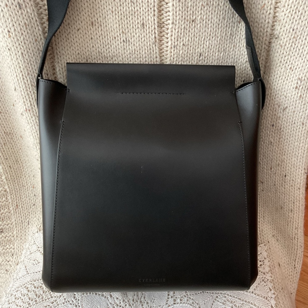 Everlane Form Bag ⭐️ NWT ⭐️ black ⭐️ crossbody ⭐️ dust bag ⭐️ - Picture 4 of 15